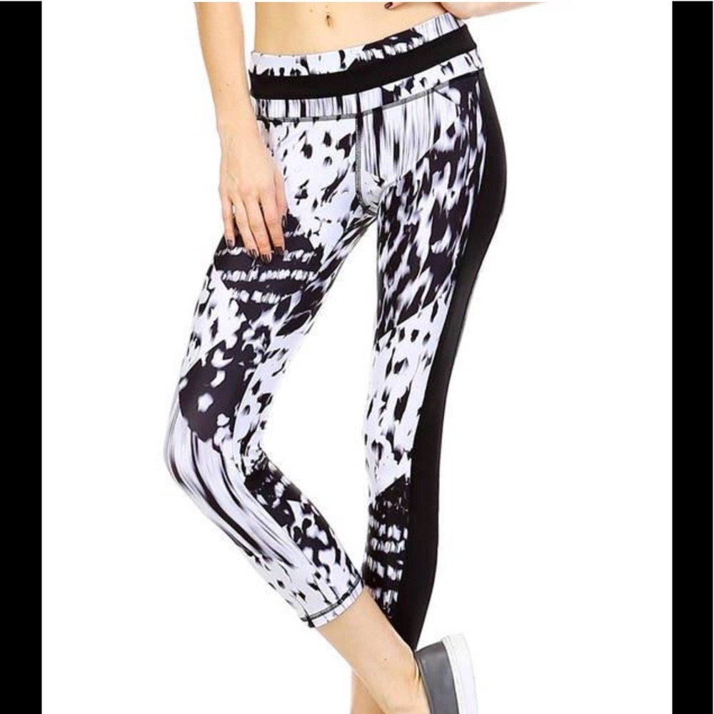 JP ACTIVEWEAR cropped leggings size: small BNWOT